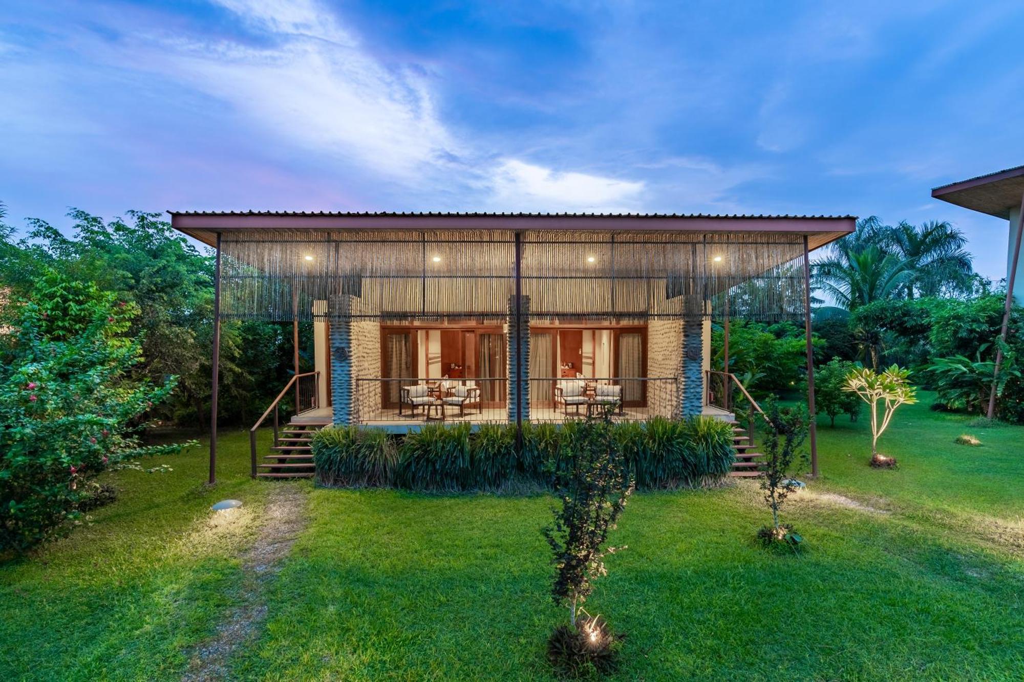 Sanctuary Chitwan National Park 치트완 외부 사진