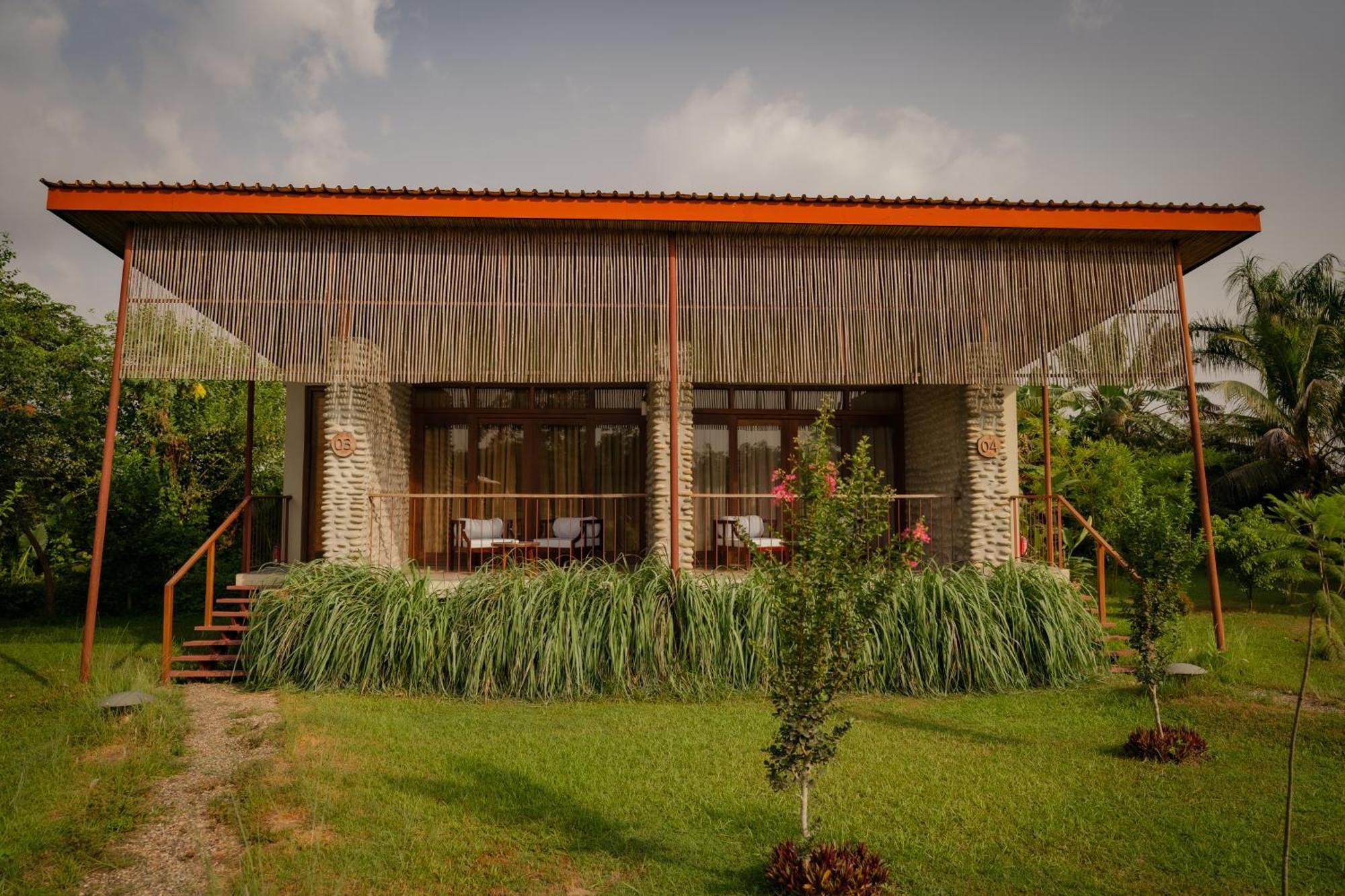 Sanctuary Chitwan National Park 치트완 외부 사진