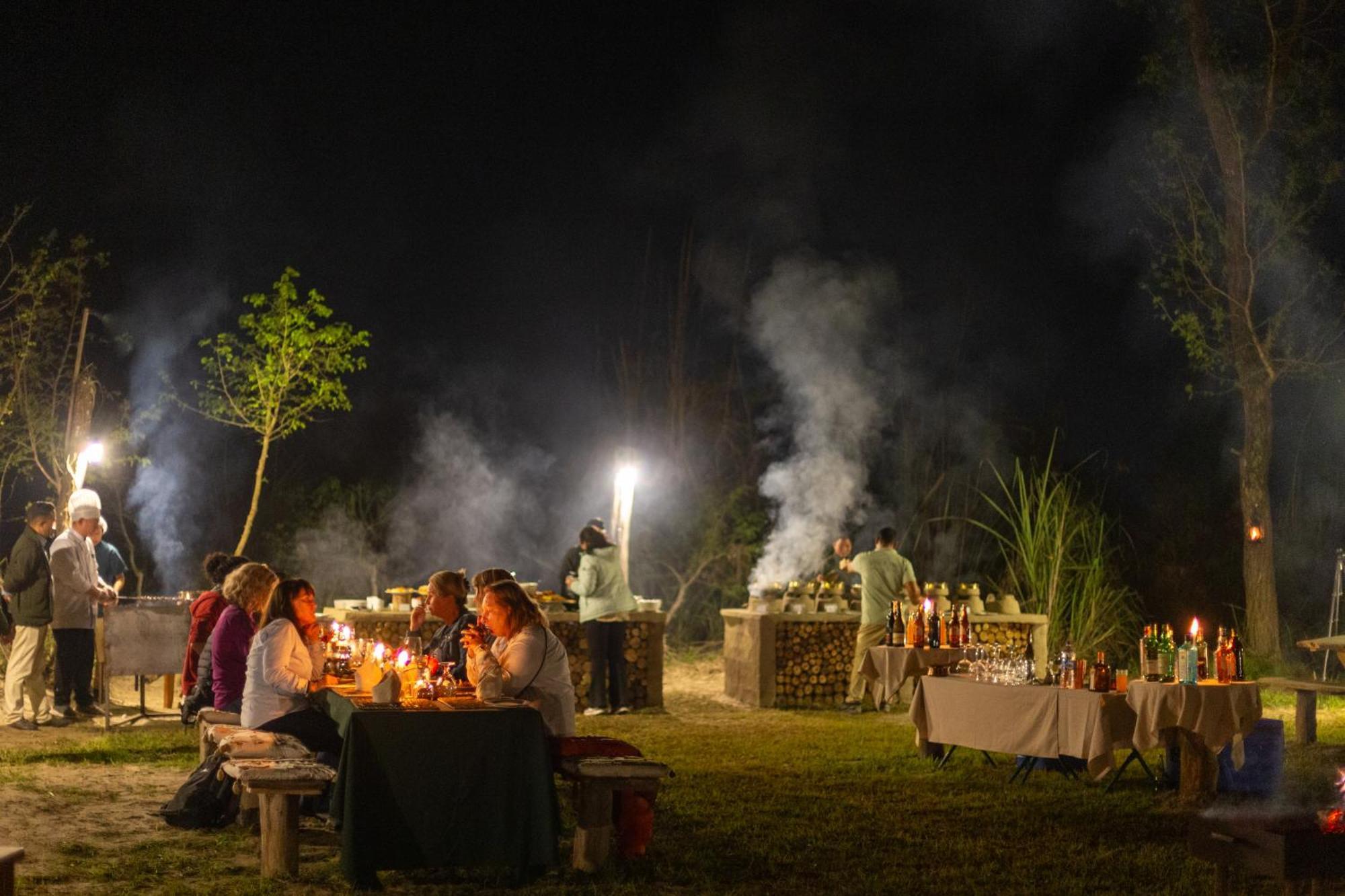 Sanctuary Chitwan National Park 치트완 외부 사진