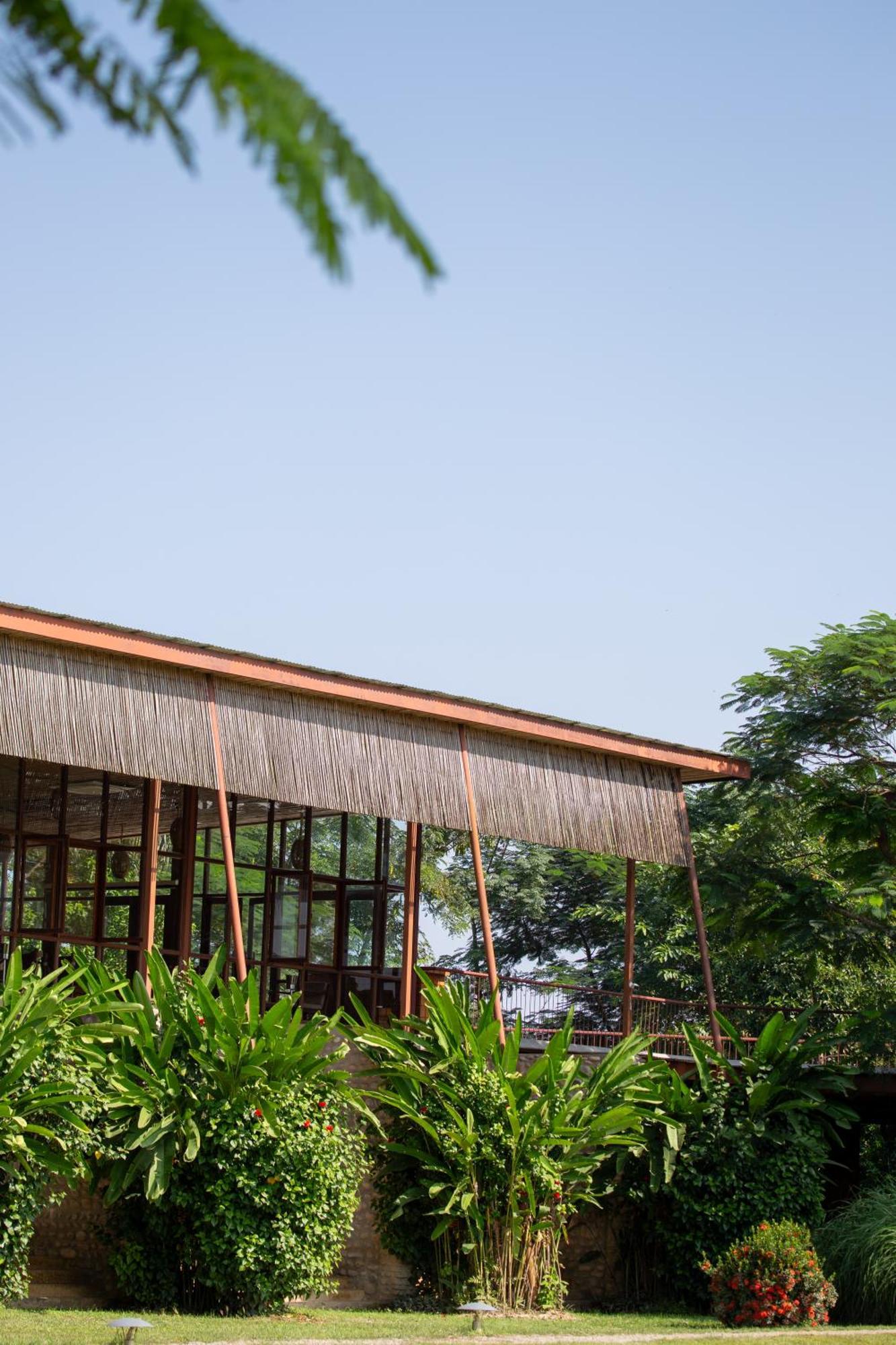 Sanctuary Chitwan National Park 치트완 외부 사진